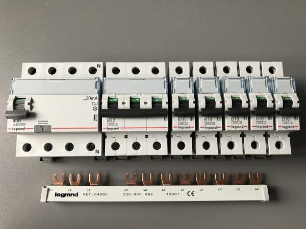 Legrand ***SET*** FI: 1x 411765 + 1x LS-B32A-3polig 403405 + 5x LS-B16A-1polig 403357 + 1x 004980 Sammelschiene